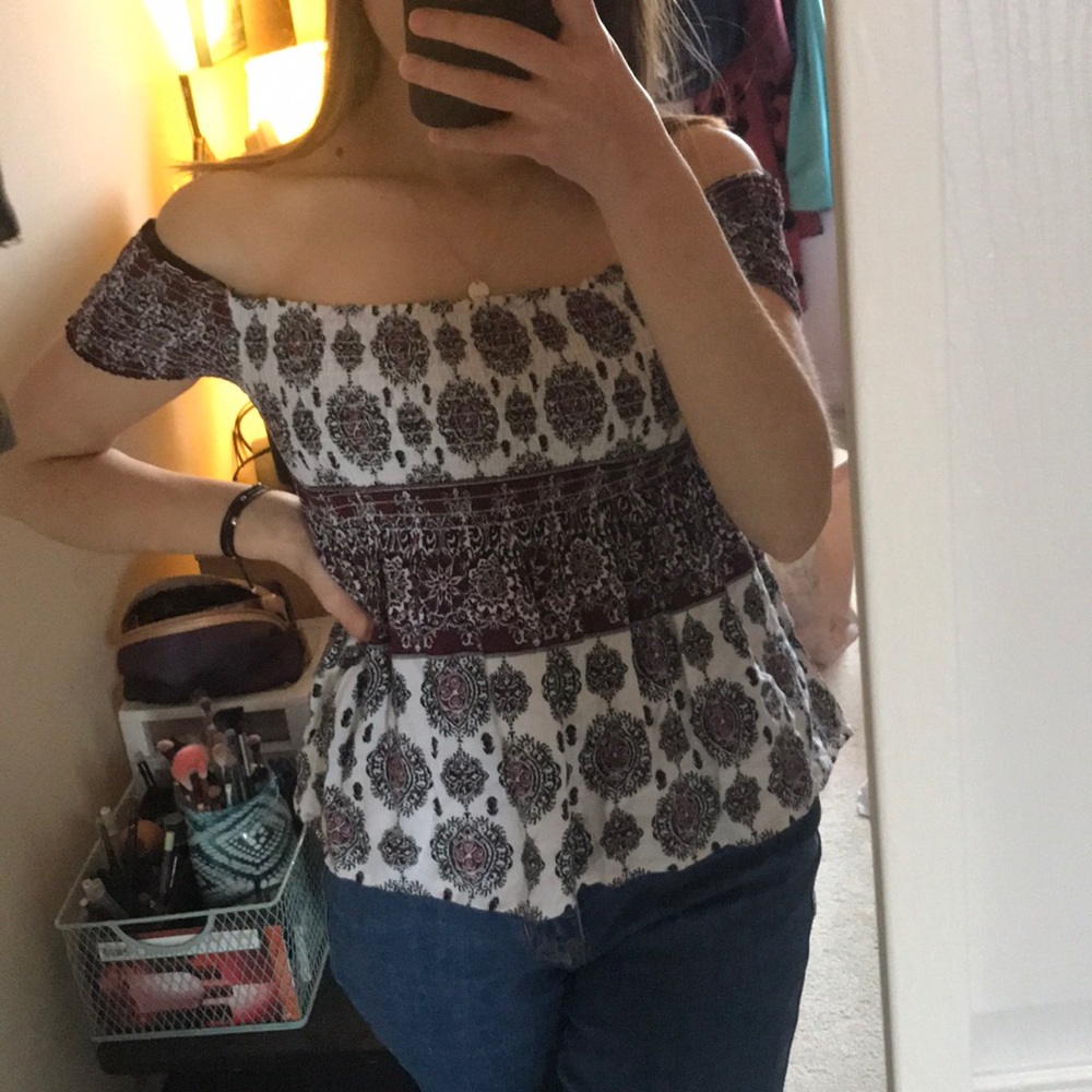 Patterned Smocked Top - Picture 3 of 5